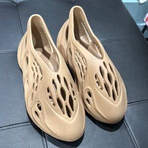 Adidas Yeezy Foam RNR Ochre Sz 10 Authentic